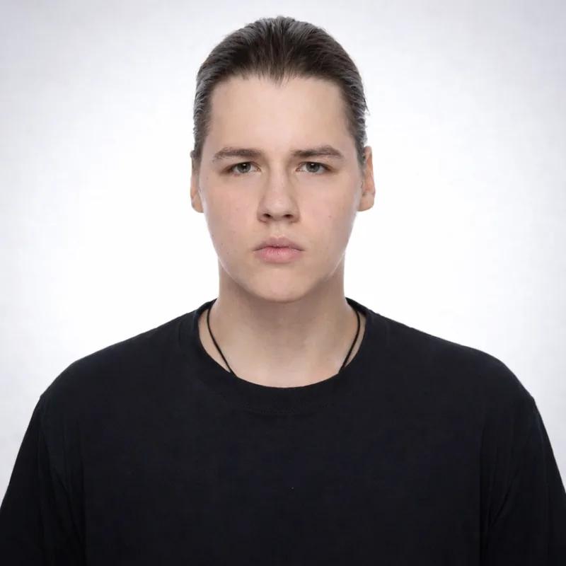 Ilya Bogdan — UX/UI Designer, KommoGEN